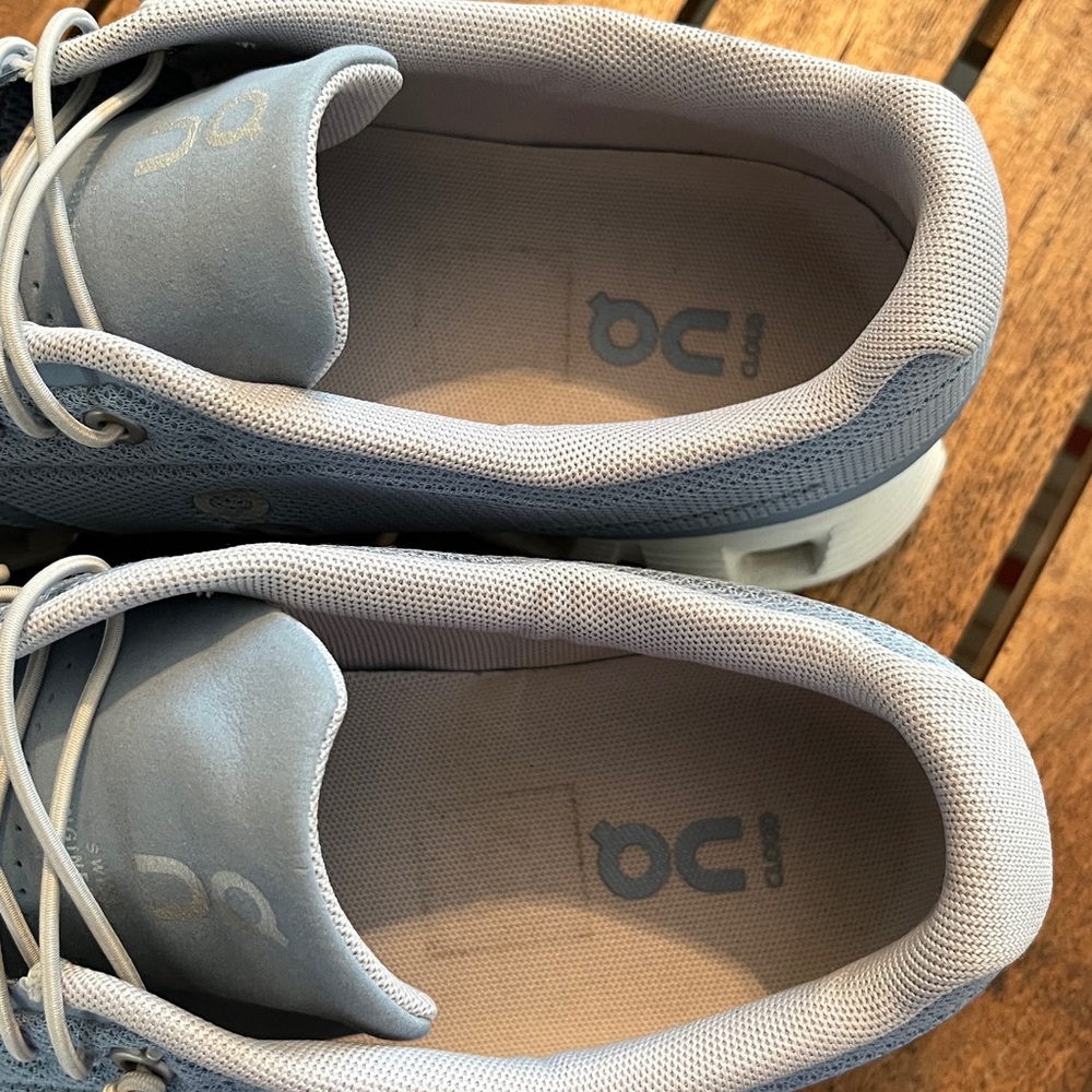 On Cloud 6 gently worn men’s sneakers in Chambray/White Sz 10.5 - Picture 3 of 9